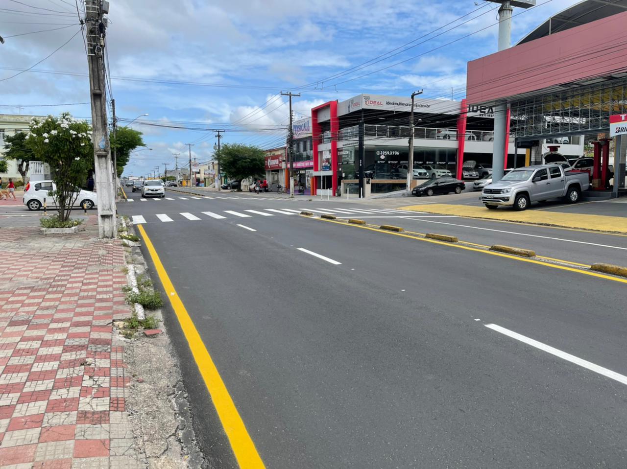 SMTT sinaliza faixas de pedestres da avenida Desembargador Maynard - SMTT Aracaju